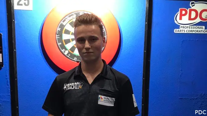 Damian Mol darts 5f6f3e0fdf3e0